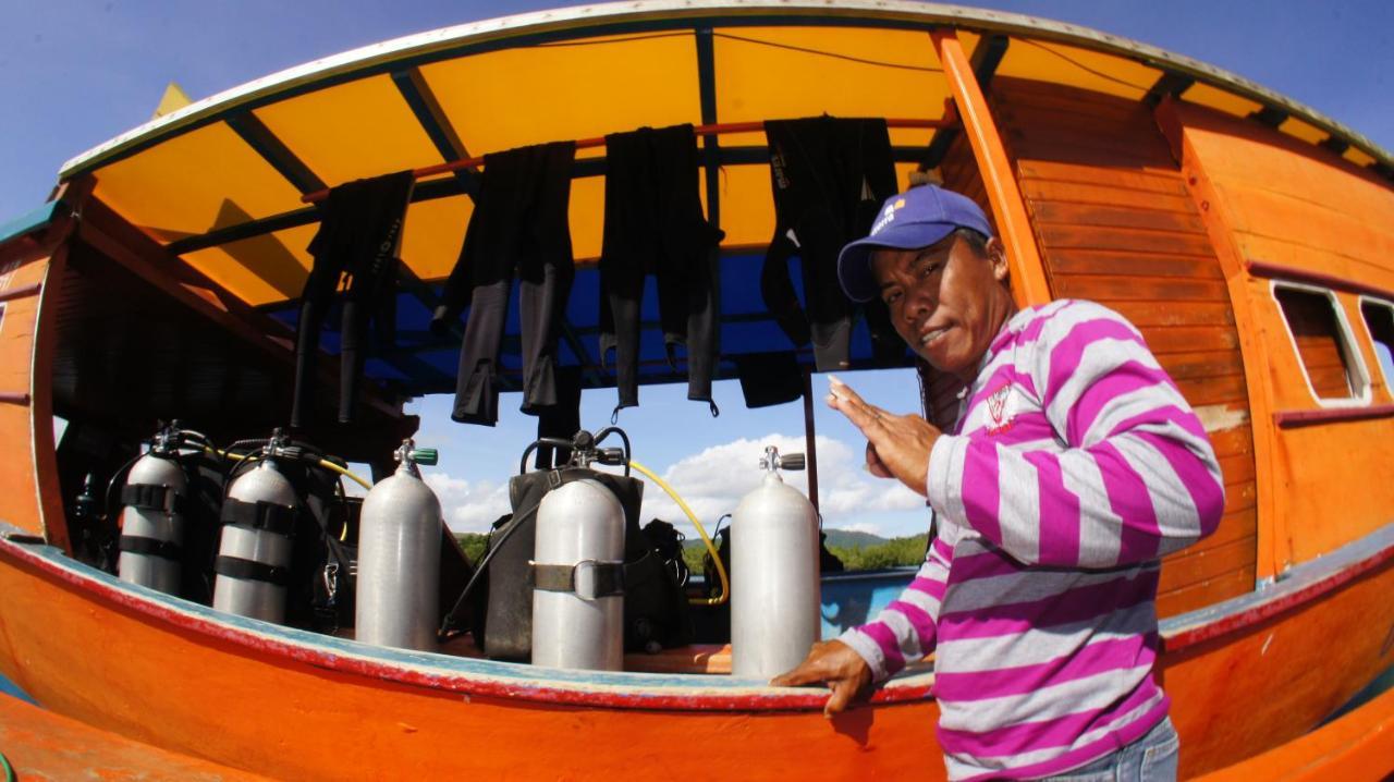 Blue Bay Divers Likupang Bangka מראה חיצוני תמונה